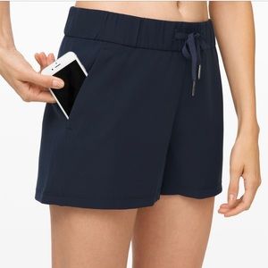 Lululemon on the fly 2.5 shorts black 12